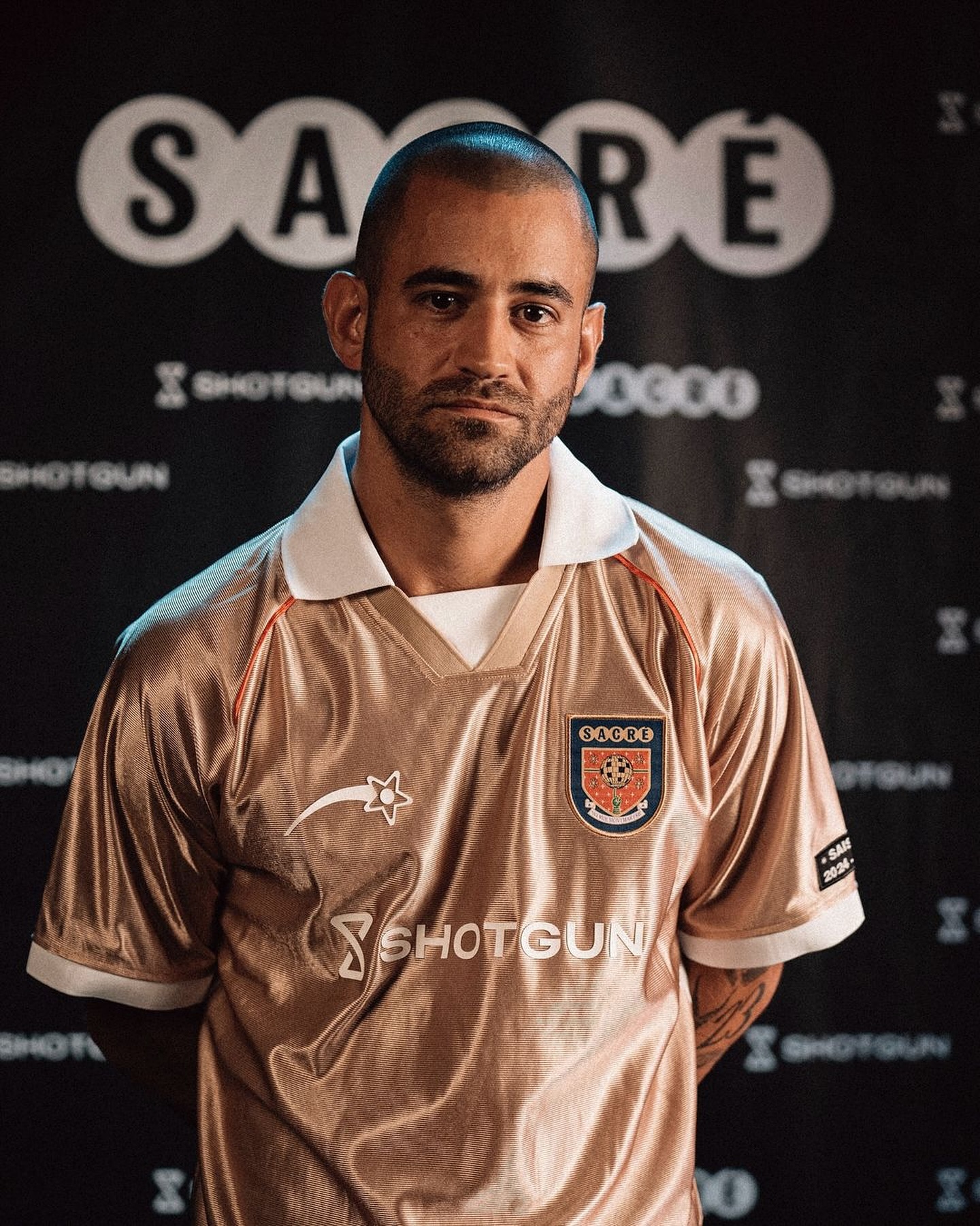 Le Sacré — Un maillot rétro 90s pour le club parisien Le Sacré.